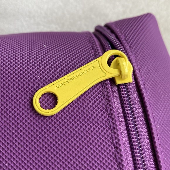 Mandarina Duck Travel size make up case, purple, NEW, stocking stuffer - Picture 5 of 5